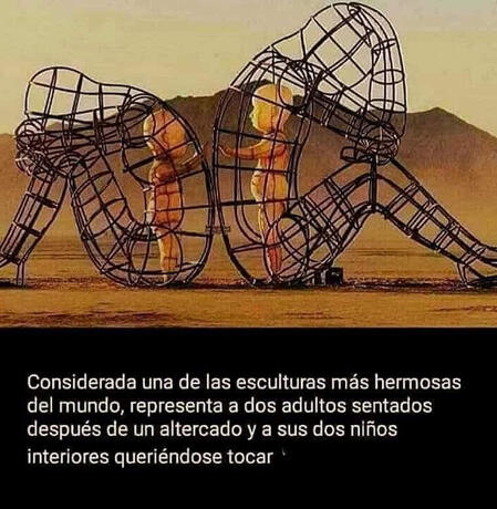 EL ZORRO 🦊 ROJO El "zorro de fuego" se refiere a una variante melanística del zorro rojo, caracterizada por un pelaje anaranjado con franjas oscuras, casi negras. Este patrón de coloración se debe a una alteración en la producción de melanina, el pigmento que determina el